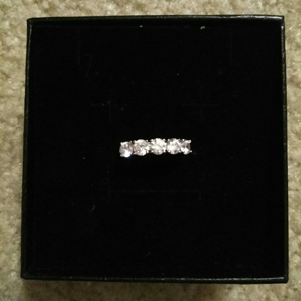 925 Sterling sliver 5 stone cz ring